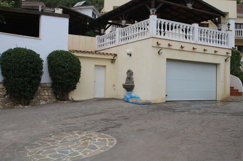 10 bedroom Villa for sale