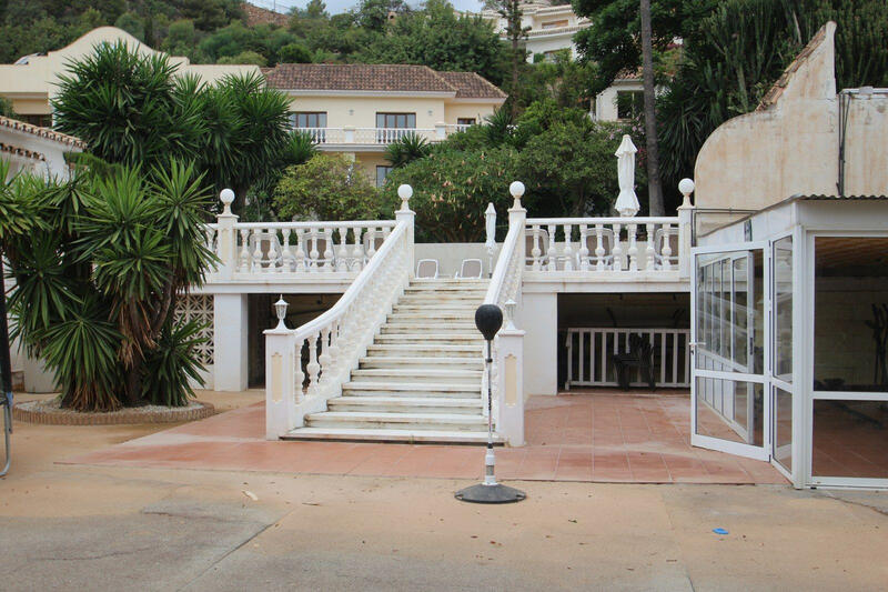 10 bedroom Villa for sale