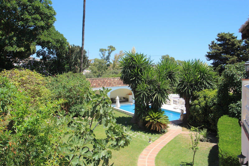 10 bedroom Villa for sale