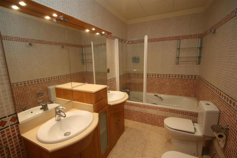 8 bedroom Villa for sale