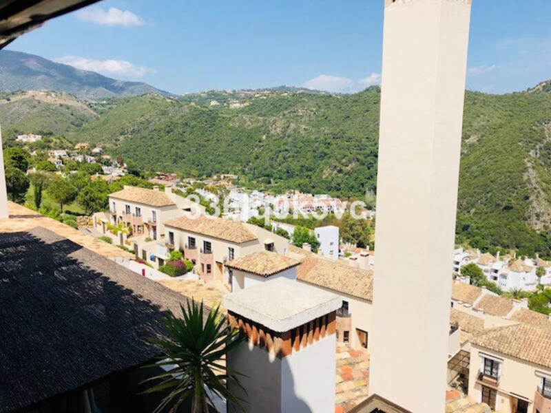 4 bedroom Townhouse for sale
