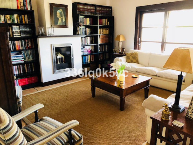 4 bedroom Townhouse for sale
