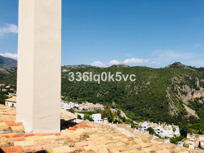 4 bedroom Townhouse for sale