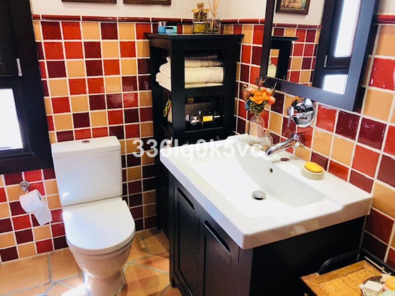4 bedroom Townhouse for sale