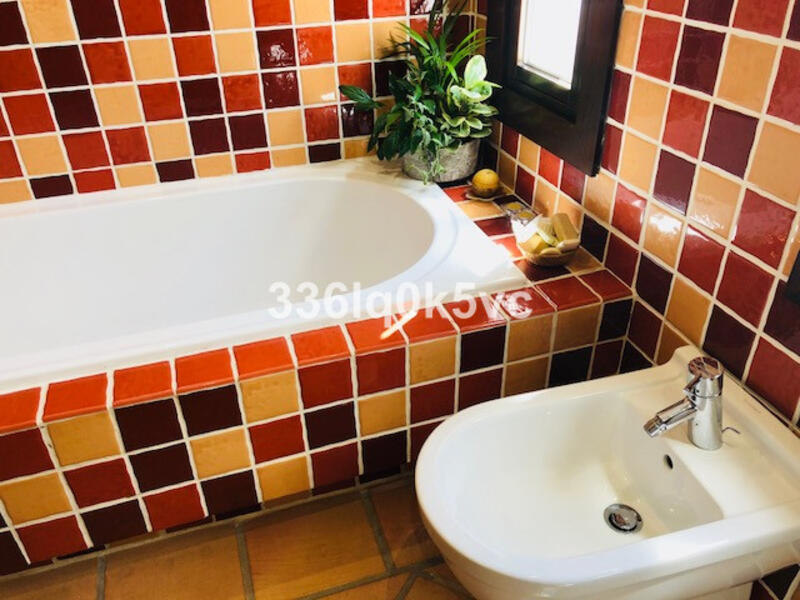 4 bedroom Townhouse for sale