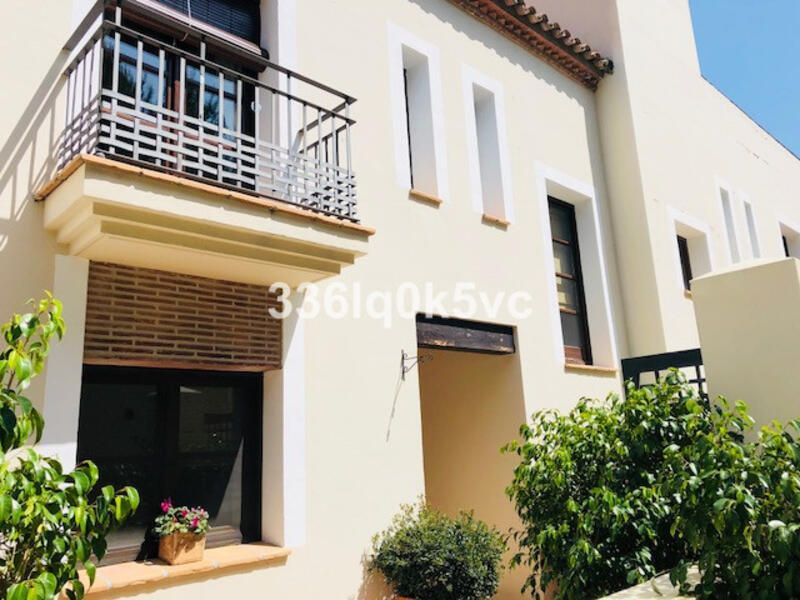 4 bedroom Townhouse for sale