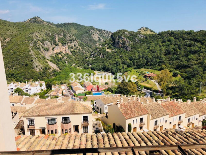 4 bedroom Townhouse for sale