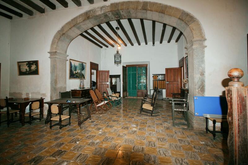8 bedroom Townhouse for sale