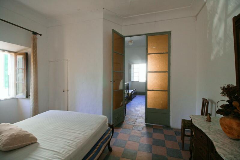 8 bedroom Townhouse for sale