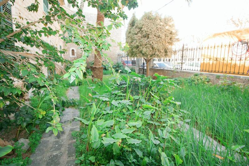 8 bedroom Townhouse for sale