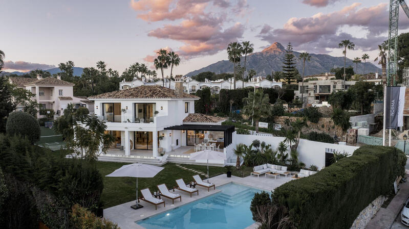вилла продается в Nueva Andalucia, Málaga