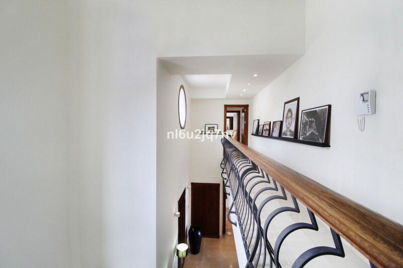 5 bedroom Villa for sale