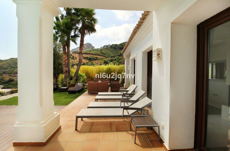 5 bedroom Villa for sale