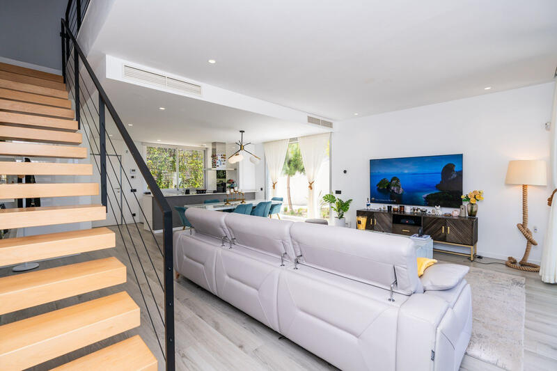 3 bedroom Townhouse for sale