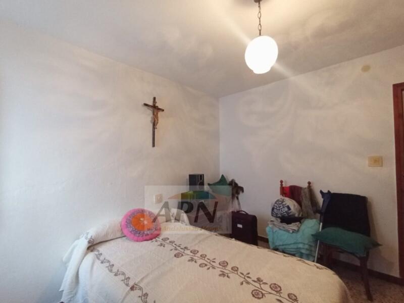 4 bedroom Townhouse for sale