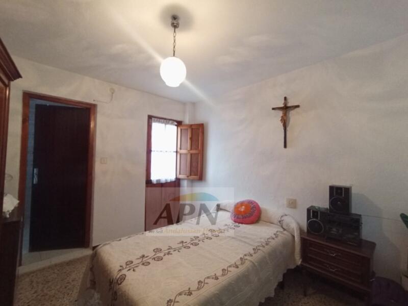 4 bedroom Townhouse for sale