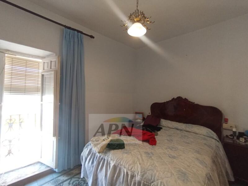 4 bedroom Townhouse for sale