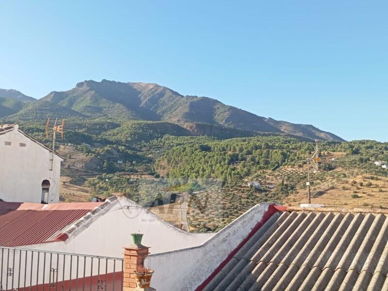 4 bedroom Townhouse for sale