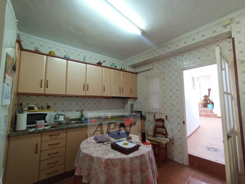 4 bedroom Townhouse for sale