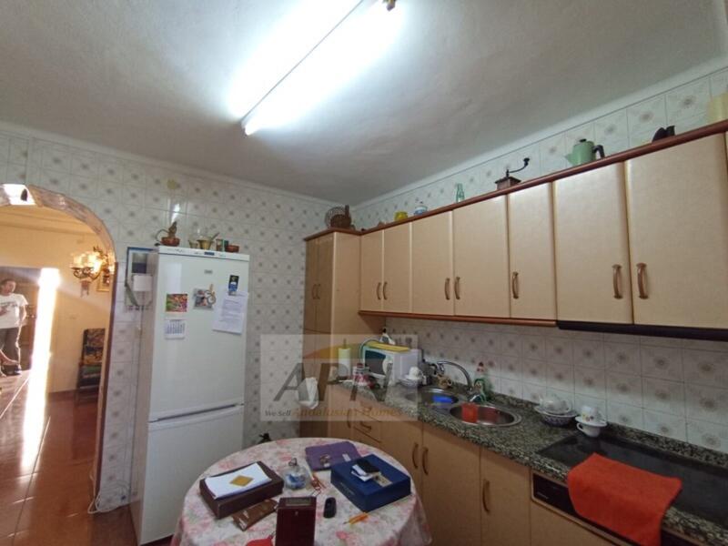 4 bedroom Townhouse for sale