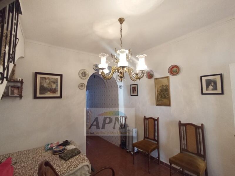 4 bedroom Townhouse for sale