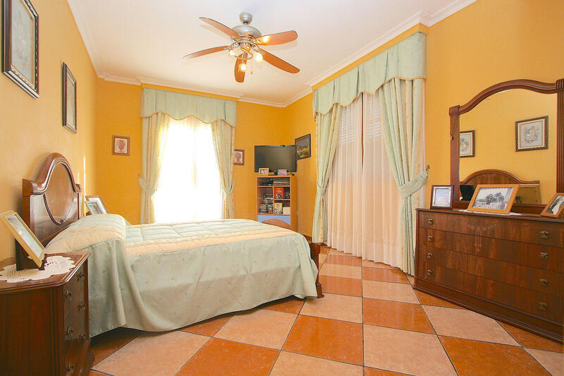 8 bedroom Villa for sale