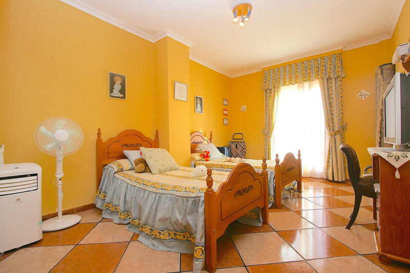 8 bedroom Villa for sale