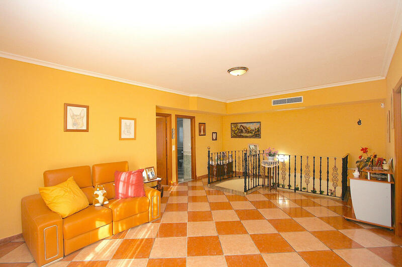8 bedroom Villa for sale