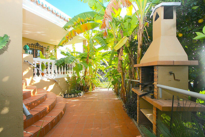 8 bedroom Villa for sale