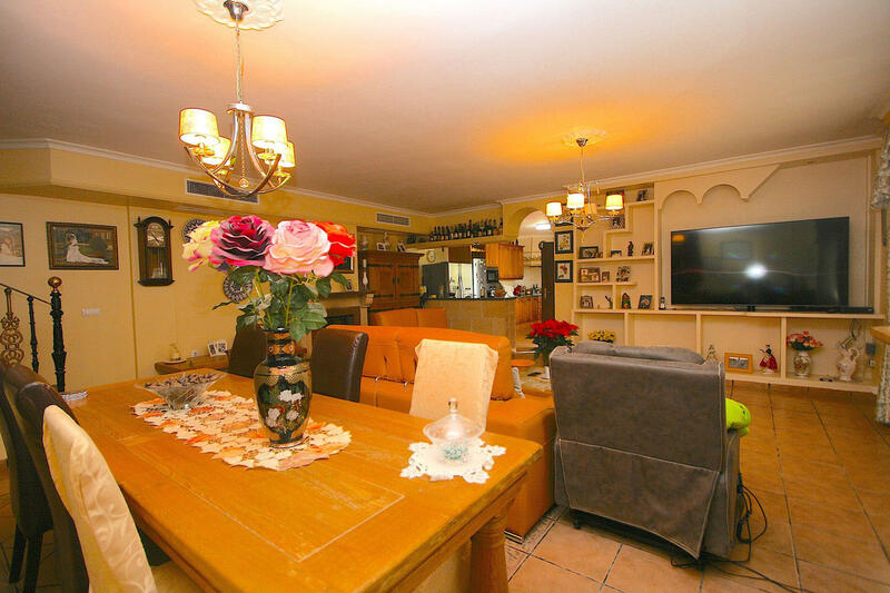 8 bedroom Villa for sale