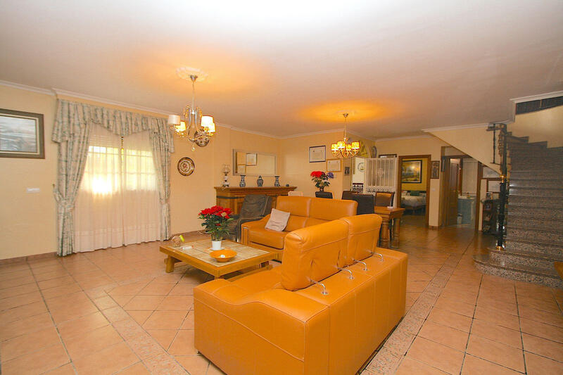 8 bedroom Villa for sale