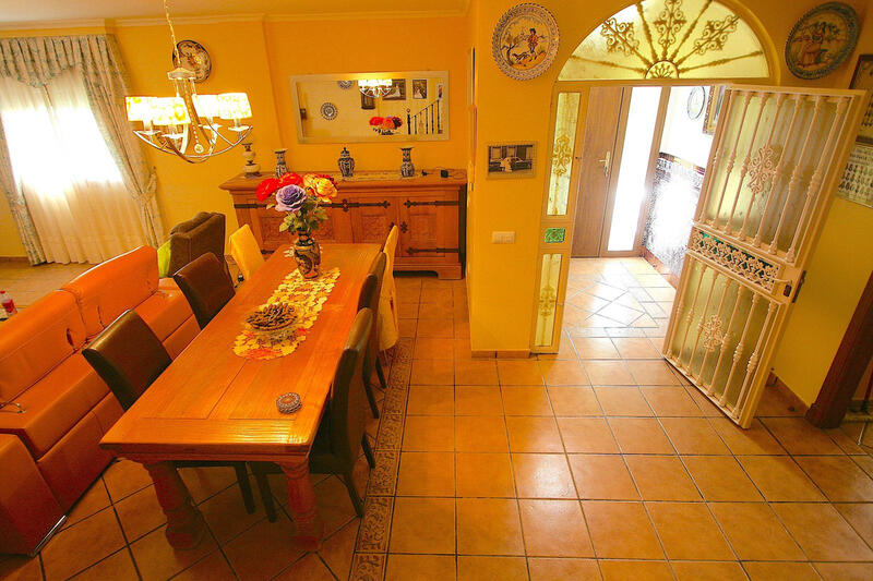 8 bedroom Villa for sale