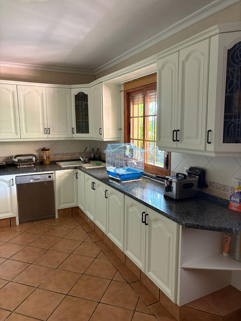 8 bedroom Villa for sale