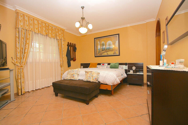 8 bedroom Villa for sale