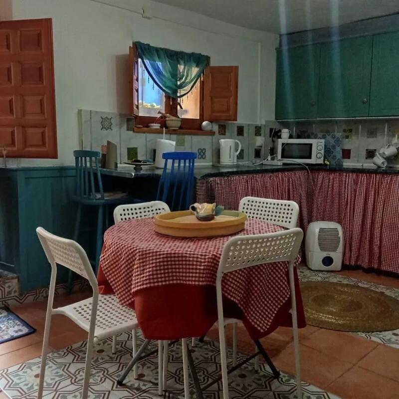 6 bedroom Townhouse for sale