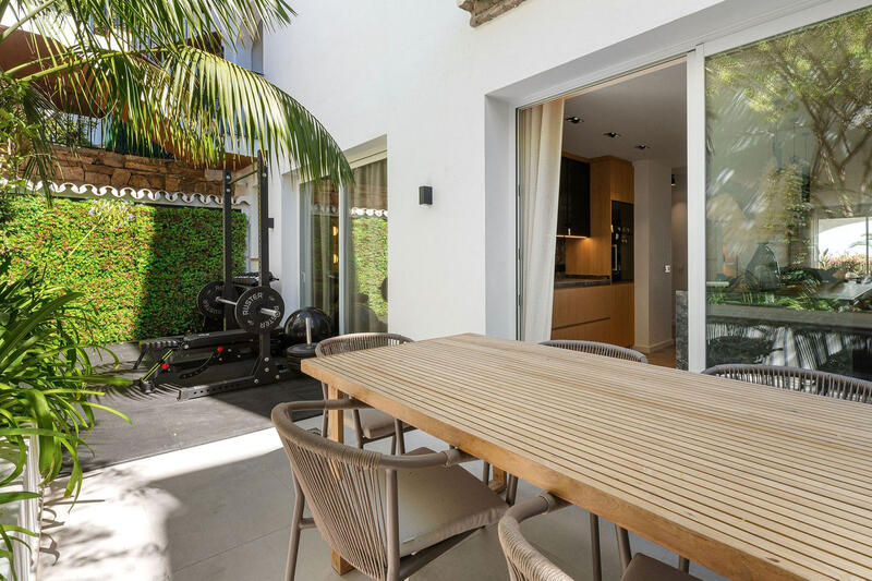 4 bedroom Townhouse for sale