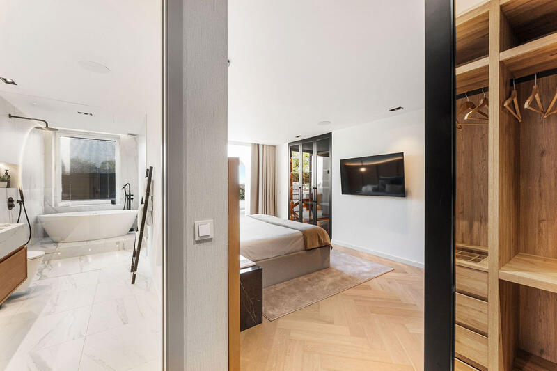 4 bedroom Townhouse for sale