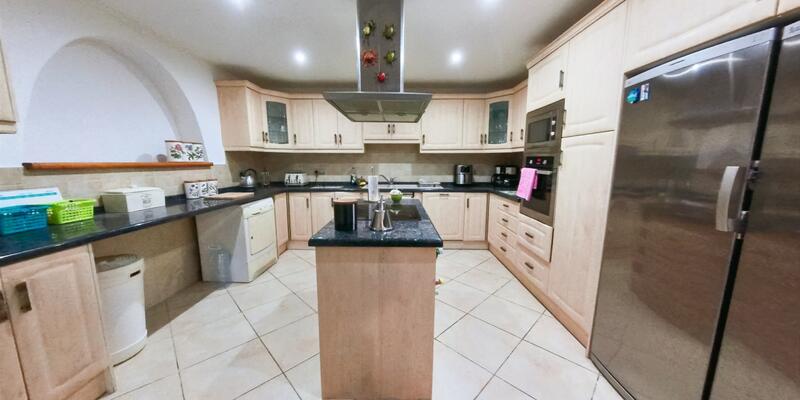 5 bedroom Villa for sale