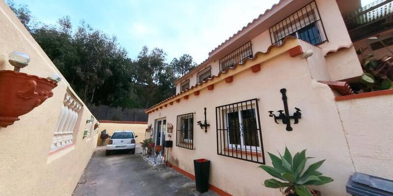 5 bedroom Villa for sale