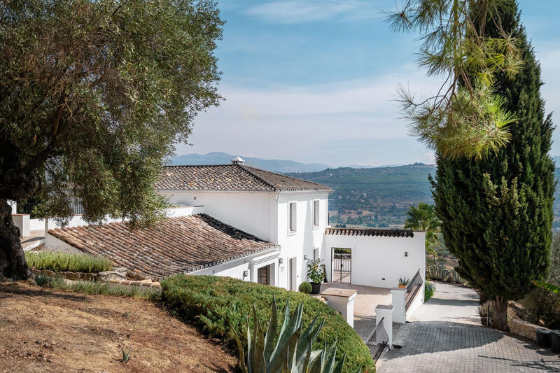 6 bedroom Country House for sale