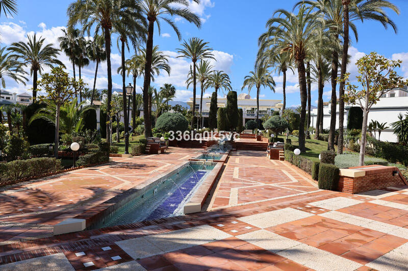 5 bedroom Townhouse for sale