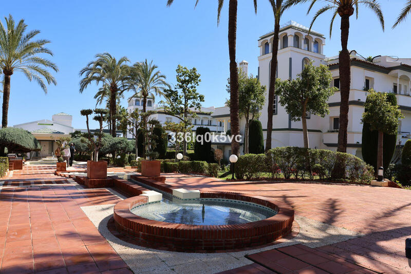 5 bedroom Townhouse for sale