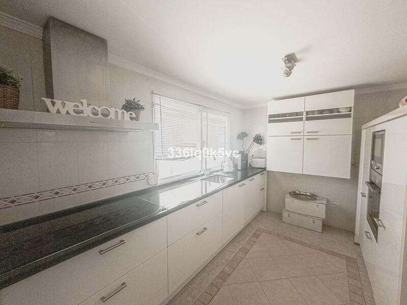 5 bedroom Townhouse for sale