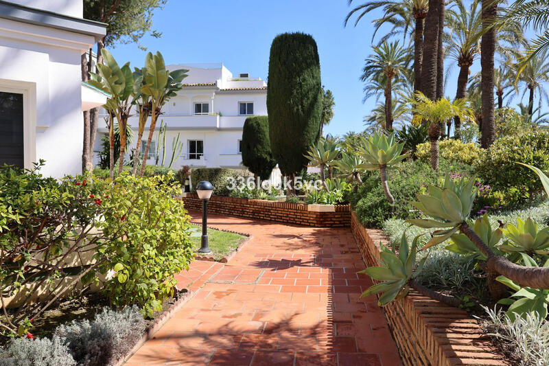 5 bedroom Townhouse for sale