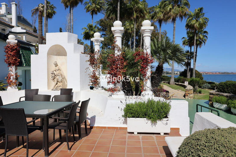 5 bedroom Townhouse for sale
