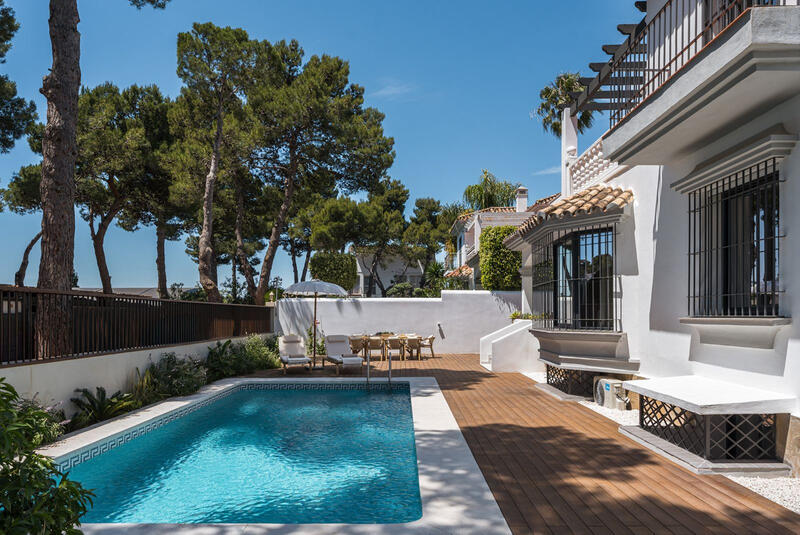 6 bedroom Villa for sale