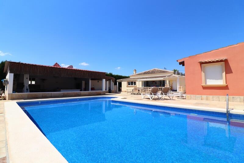 6 bedroom Country House for sale