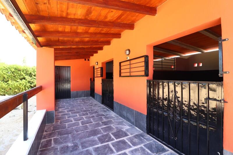 6 bedroom Country House for sale