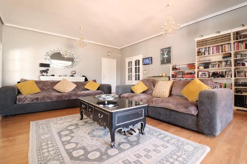 6 bedroom Country House for sale