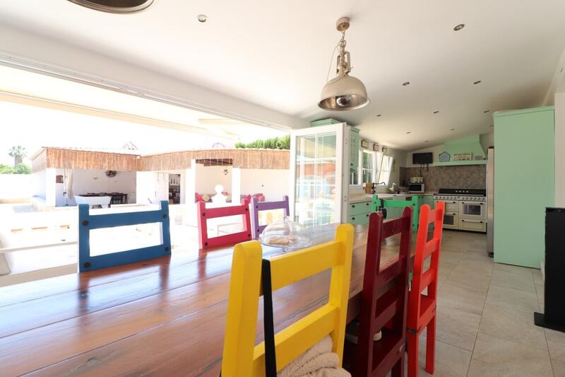 6 bedroom Country House for sale